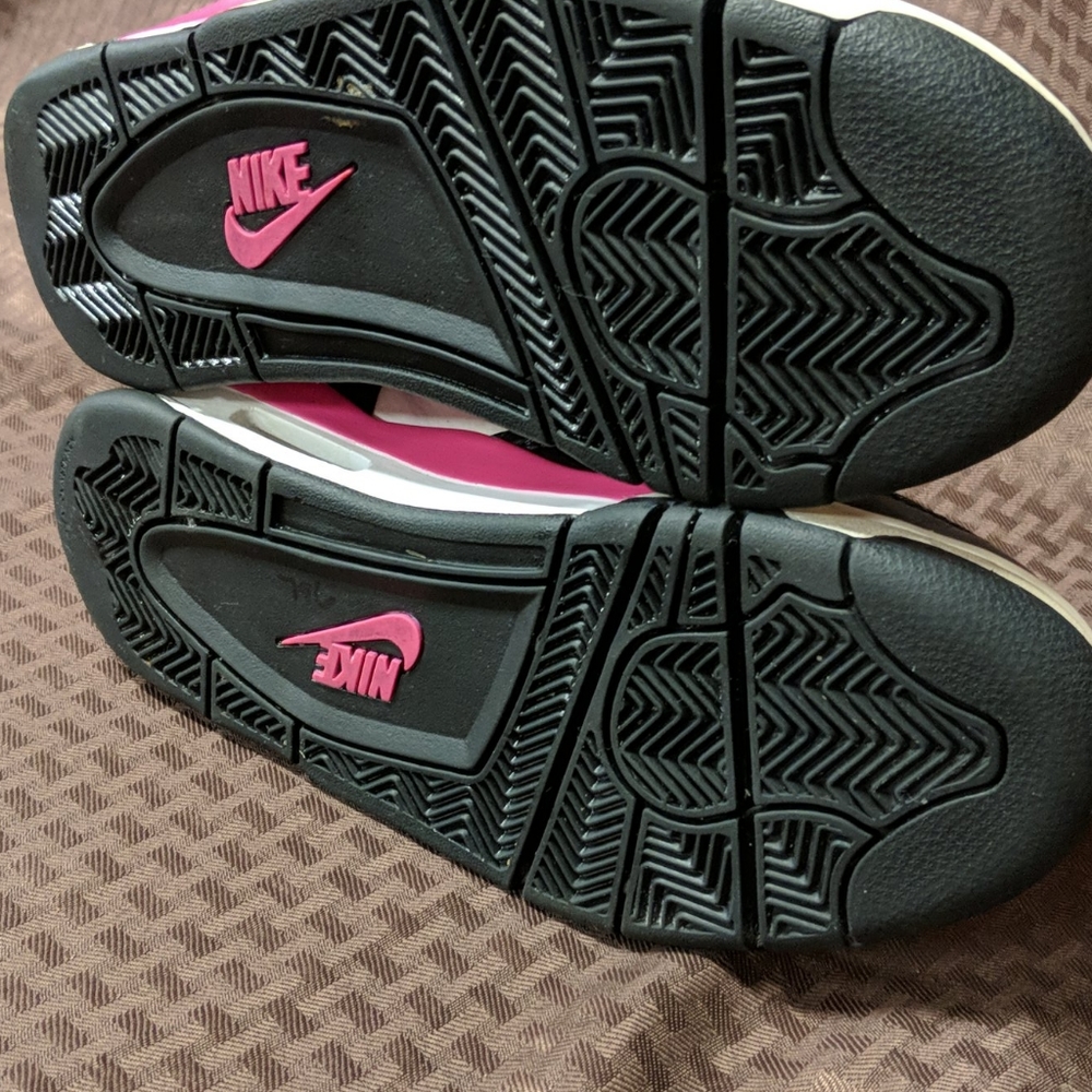 Nike - Picture 9 of 15